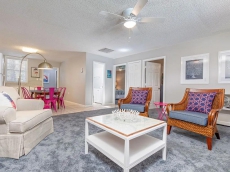 Latitude Adjustment: 5 BR / 2 BA home in Tybee Island, Sleeps 14