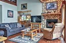 Grand Ellijay Cabin w/Mountain Views + Pool Table!