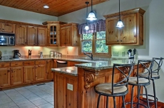 Grand Ellijay Cabin w/Mountain Views + Pool Table!