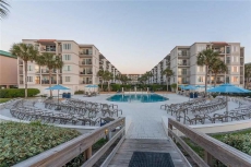 Oceanfront Condominium Great for Small Families with Pool, Beach Access, Fitness Center.