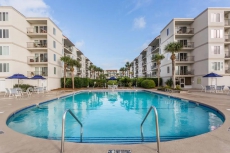 Elegant yet comfortable oceanfront condo in Beach Club on St. Simons Island