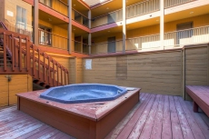 7th Night Free! WiFi, Wood Fireplace, Shared Hot Tub, Parking, Onsite Restaurant