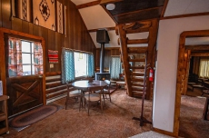 Coyote Cabin - Charmingly Authentic Cabin Right On Sun Valley Lake!