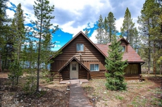 Coyote Cabin - Charmingly Authentic Cabin Right On Sun Valley Lake!