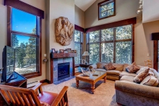 Gorgeous 4 Bdrm Townhome with sunset views & Kids Ski Free