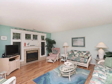 5302H: 3BR Sea Colony West TH | Garage | Private Beach, Pools, Tennis & More!