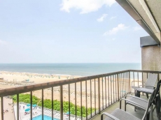 G909: Updated 3BR+loft Sea Colony oceanfront penthouse! Beach, pools, tennis!