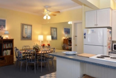 Immaculate and Charming Beach Block Condo w/ Ocean Views Bottom Level Sleeps 6