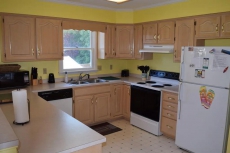 QUICK WALK TO BEACH! CUTE 3BR DOWNTOWN REHOBOTH BEACH HOME DOG PERMITTED