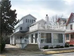 18 Brooklyn Ave.: 5 BR / 3 BA in Rehoboth Beach, Sleeps 14