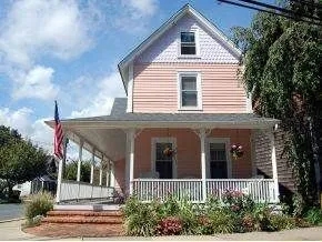 Charming Victorian home in Historic Lewes!