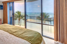 Deluxe ~ 2 bedroom/2 bath fully Ocean Front w/Full Kitchen & W/D