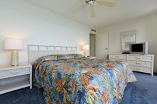 Ocean Front @ Great Price-8th Floor- Listen to Ocean from the Master Bedroom