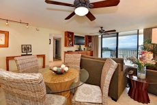 Valley Isle Resort- Ocean View Penthouse-lots of Whale Watching! Two bed/Two Ba