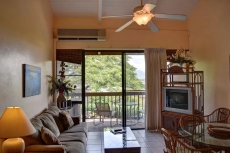 Comfortable, Top Floor Condo within Walking Distance to Beach, Shops, and Restaurants