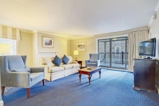 Stylish Condo w/ Indoor/Outdoor Resort Pool, Free WiFi & Free Parking