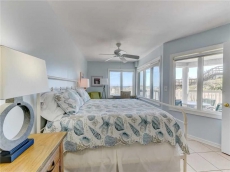 Ocean Eight 104, 3 Bedrooms, Sleeps 7, Ocean Front, Pool, WiFi