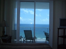 Lighthouse 1405 - Updated condo! Floor to ceiling sliding glass doors. 2BD, plus kid's bunk room.