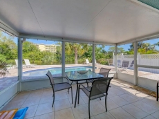 POOL VIEW Walk to beach Daily rentals SPECIALS