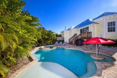 Starfish Isle. 4 bed 3 bath Heated pool & spa SONOS Sound System Close to