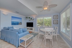 Salt Air East. 2 bed 2 bath heated pool Sleeps 6! Sunny yard, close to beach