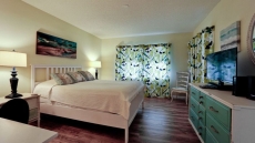 LUXURY CONDO, FREE WIFI, IMG 3 MINUTES, POOLS, TENNIS, ANNA MARIA BEACHES