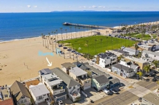 Balboa 8 · 8 Beach front Building* Walk to restaurants shops!