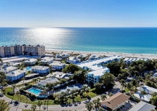 Sandy Shores Condo. Beautiful 2 bedroom 2 bathroom Condo beach gear, private