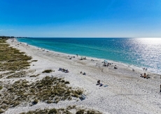 Sandy Shores Condo. Beautiful 2 bedroom 2 bathroom Condo beach gear, private